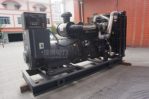 工業(yè)發(fā)電機(jī)組與家用選柴油發(fā)電機(jī)組還是天然氣、汽油